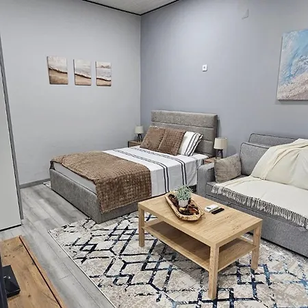 Charming 1-bedroom With Ocean Views In