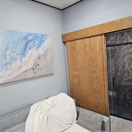 Charming 1-bedroom With Ocean Views In *