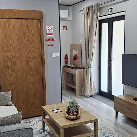 Charming 1-bedroom With Ocean Views In Апартаменты