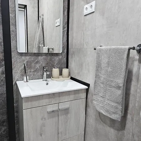 Charming 1-bedroom With Ocean Views In *